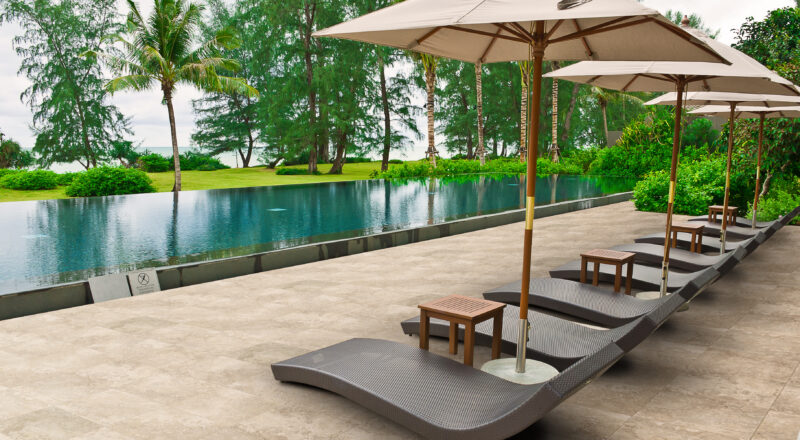 Beach,Chairs,And,Umbrella,Side,Swimming,Pool