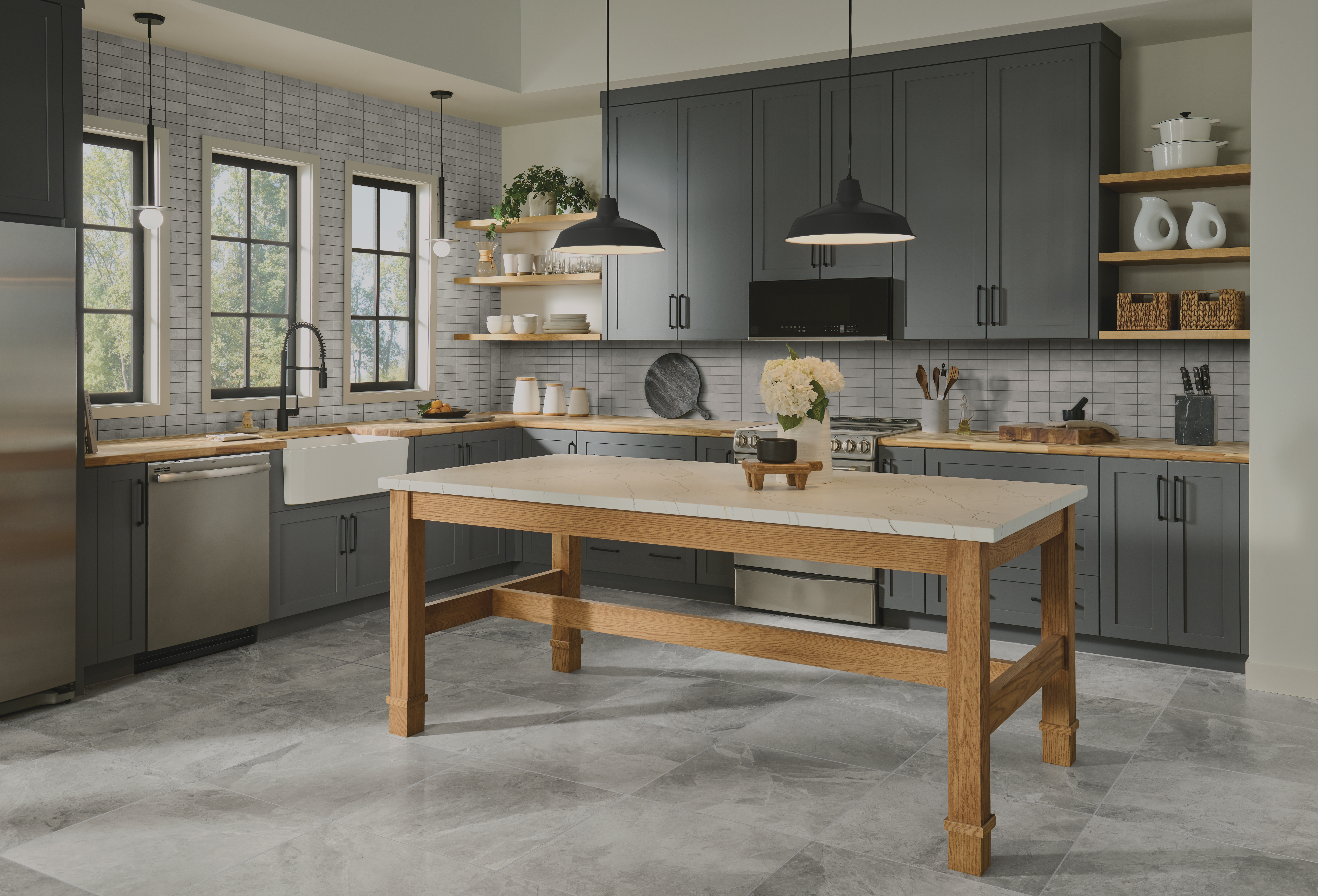 Kitchen with quartzite-inspired Cleve on floor and backsplash